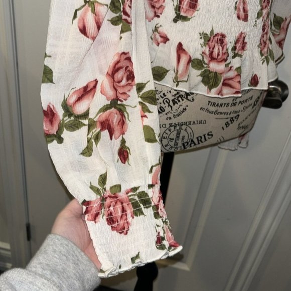 Guess Women’s Floral Flowy Blouse - Picture 3 of 8